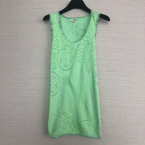 Bright green stretchy mesh exercise top cap sleeve